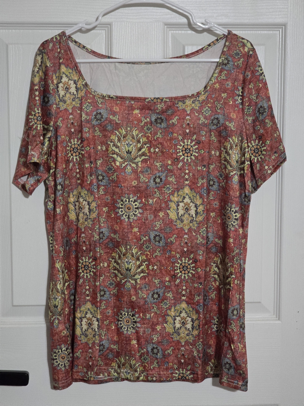 Rust Medallion Scoop Neck Short Sleeve Tee